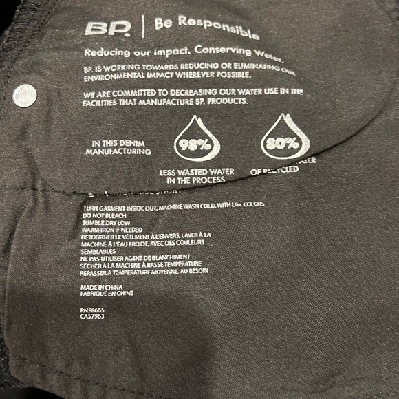 BP Exposed Button High Waist Cutoff Shorts in Black (31) - Picture 8 of 11